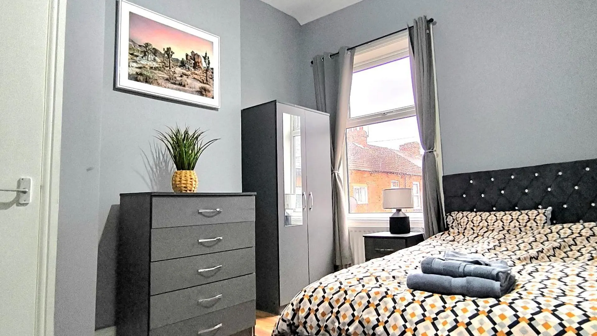 Nyaraló Modern Home In Heart Of Middlesbrough Town